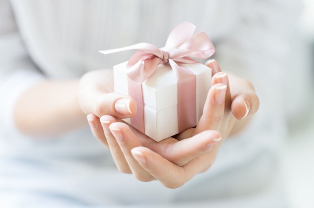 The Greatest Gift We Can Give by Stacey Curnow | #AspireMag