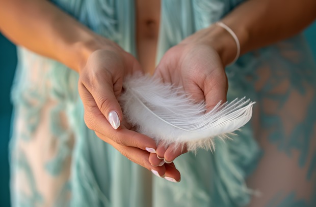 5 Divine Ways Your Angels Connect with You by Robin Fitzsimons | #AspireMag 